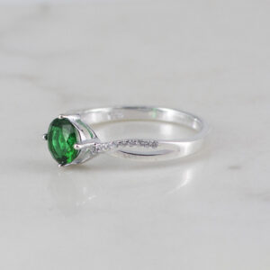 ANILLO SOLITARIO CRUZADO CIRCON VERDE